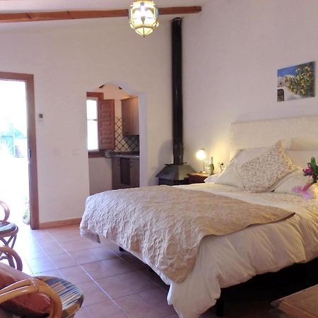 Bed and Breakfast Escuela La Crujia Velez Malaga Exterior foto