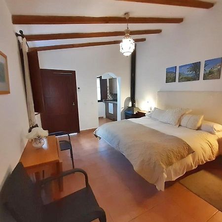 Bed and Breakfast Escuela La Crujia Velez Malaga Exterior foto