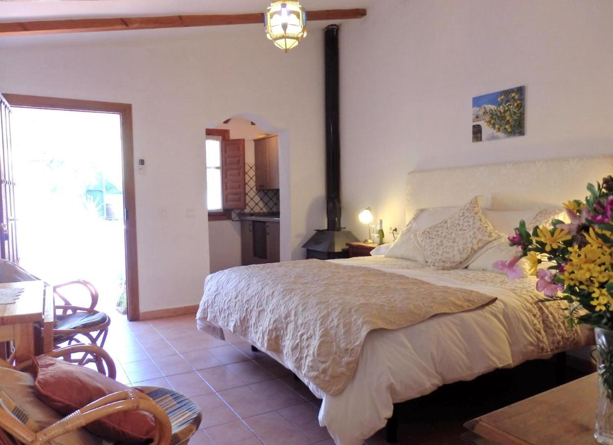Bed and Breakfast Escuela La Crujia Velez Malaga Exterior foto