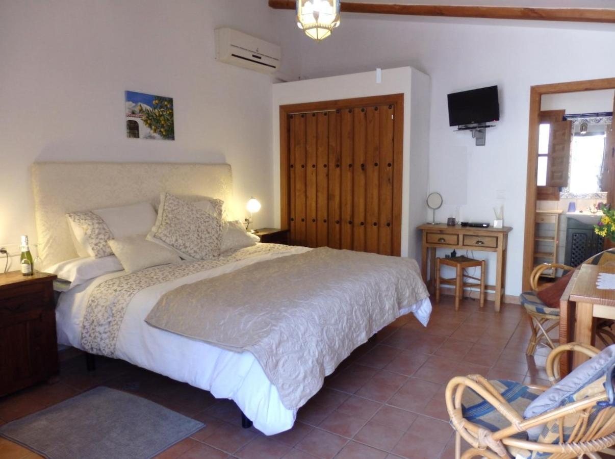 Bed and Breakfast Escuela La Crujia Velez Malaga Exterior foto