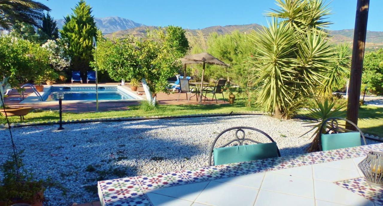 Bed and Breakfast Escuela La Crujia Velez Malaga Exterior foto