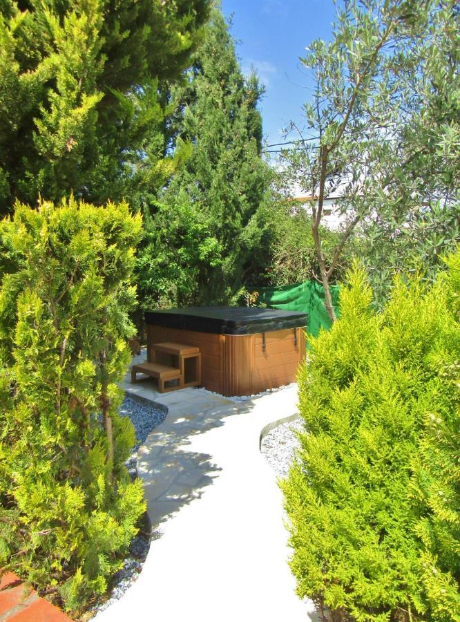 Bed and Breakfast Escuela La Crujia Velez Malaga Exterior foto
